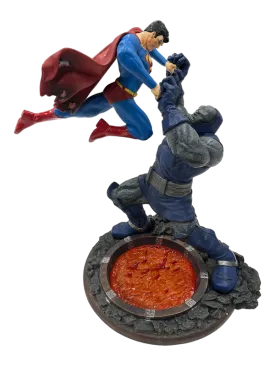 (DAMAGED) SUPERMAN VS DARKSEID STATUE 2ND ED